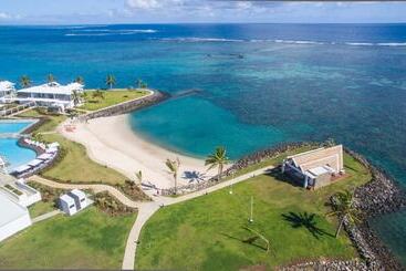 هتل Taumeasina Island Resort