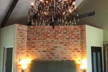 一軒屋 White Water Farm