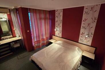 پانسیون Excelsior Family