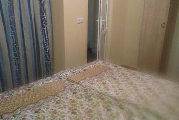 تختخواب و صبحانه Private House Suliko