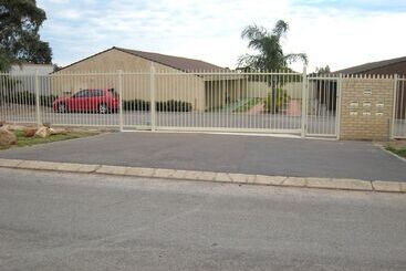 آپارتمانهای توریستها Como Apartments   Geraldton