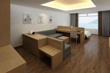 Отель B & Beach Tourist