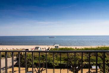 Seetelhotel Kaiserstrand Beach