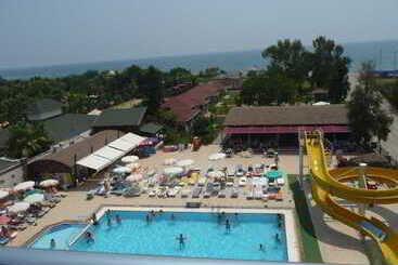 אתר נופש Clover Magic Park Beach