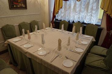 هتل Zolotoy Telenok