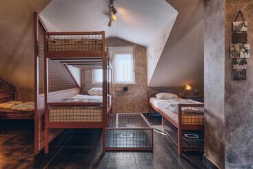 هاستل Q Podgorica Beds,rooms And More