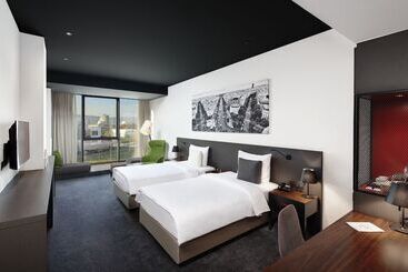 هتل Crowne Plaza Podgorica, An Ihg