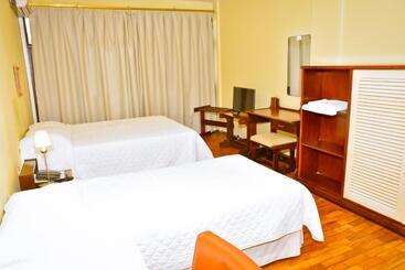 בית מלון כפרי Estoril