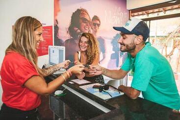 בית מלון כפרי Clh Suites Ilha Grande