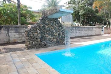 فندق Ilhabela Hostel