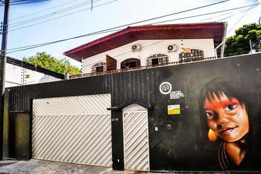هتل Local Hostel Manaus