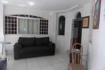 هتل Orla Guest House