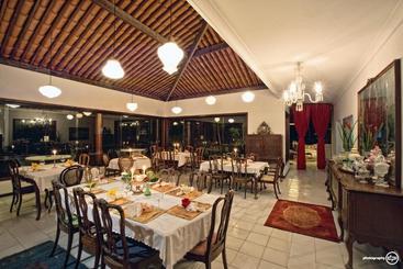 ホテル Pousada Do Alto