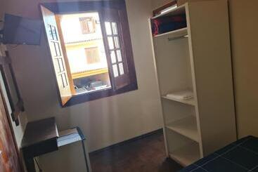 בית מלון כפרי Colonial