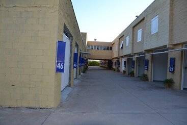 Liverpool Hotel & Motel