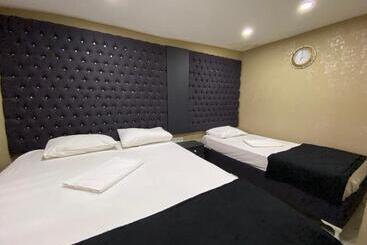 فندق Orange Airport