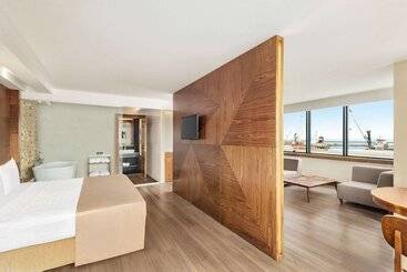 هتل Ramada Plaza By Wyndham Samsun