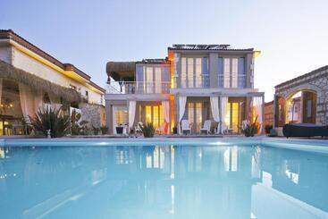 تختخواب و صبحانه Sade Alacati