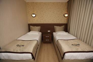 Gun Otel