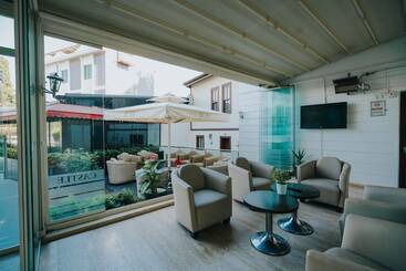 בית מלון כפרי Ener Old Castle Resort