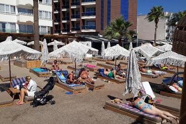 Honeymoon Beach Otel