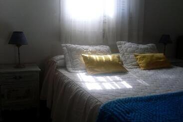 تختخواب و صبحانه Lorelei