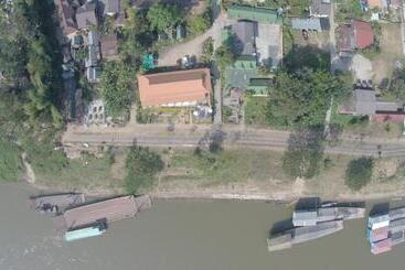 בית מלון כפרי Day Waterfront