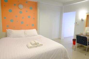 בית מלון כפרי Juntima Place At Amphawa