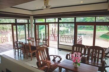 酒店 Tak Andaman Resort &