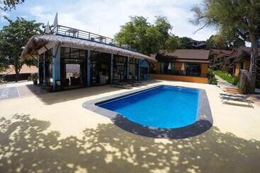 Phi Phi Long Beach Resort & Villa Sha Extra Plus