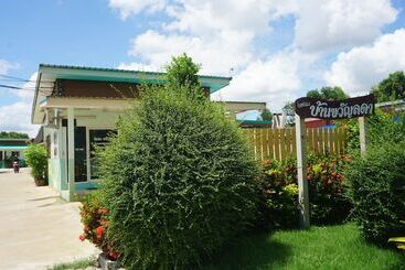 호텔 Bann Kwanlada