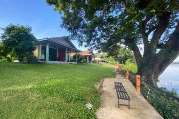 בית מלון כפרי Khong Chiam Orchid Riverside Resort