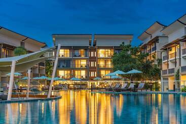 Отель Le Meridien Khao Lak Resort & Spa