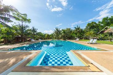 هتل Raks Thai Resort