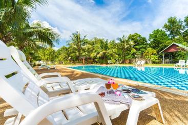 هتل Raks Thai Resort