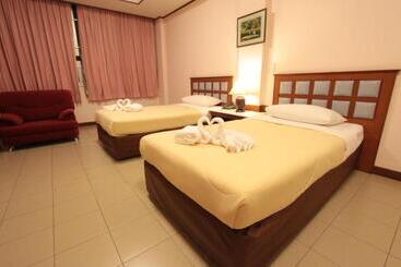 בית מלון כפרי Rattana Park