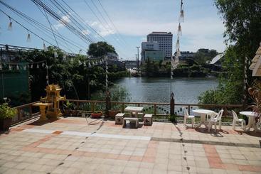 هتل The River Guest House