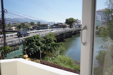 هتل The River Guest House