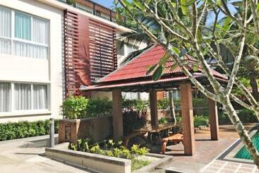 Royal Lee Resort And Spa