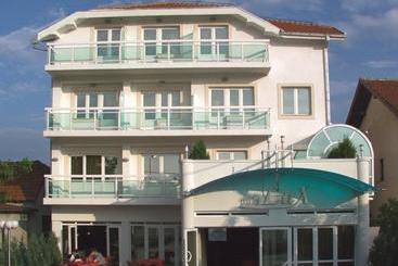 تختخواب و صبحانه Guest House Vila Lux