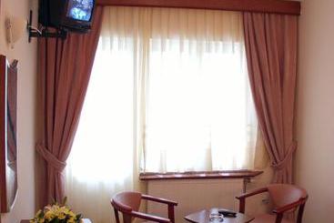 تختخواب و صبحانه Guest House Vila Lux