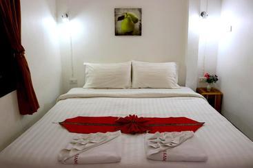 هتل Deng S Kamala Beach Guesthouse