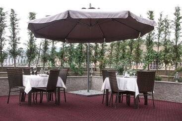 هتل La Familia Residence