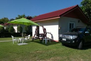 هتل Moon River Resort