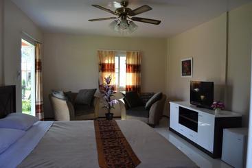 هتل Moon River Resort