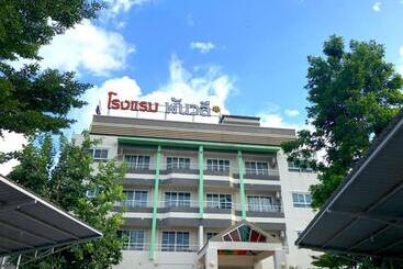 בית מלון כפרי Panwalee