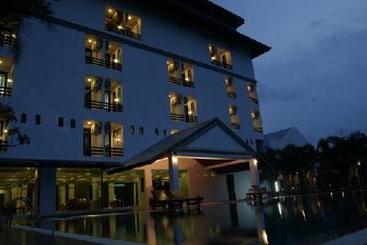 Hotel Warawan Resort And