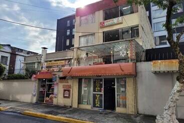 هاستل Hostal Viena