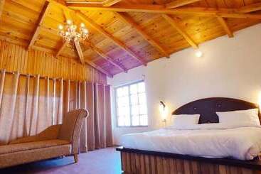 בית מלון כפרי The Parijat Retreat