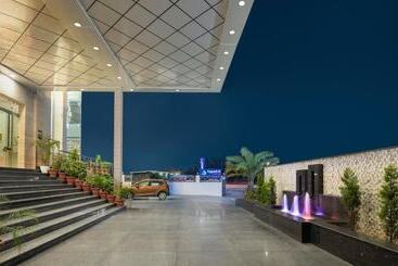 Отель Cygnett Inn Paras